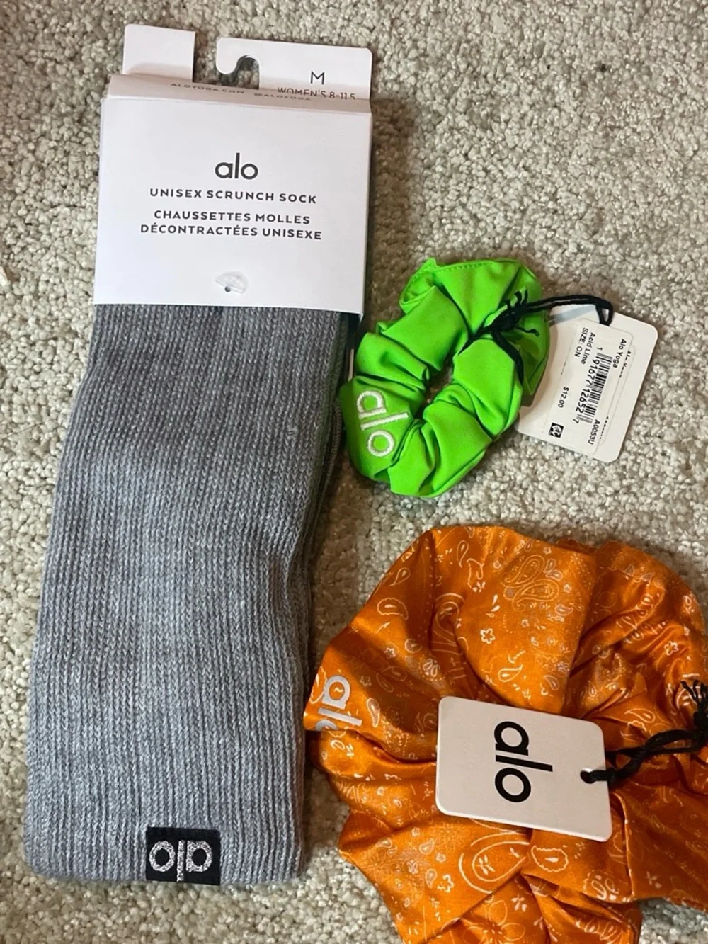 ALO !!!BUNDLE!!! Yoga Gray Ribbed Socks with Green & Orange Scrunchies